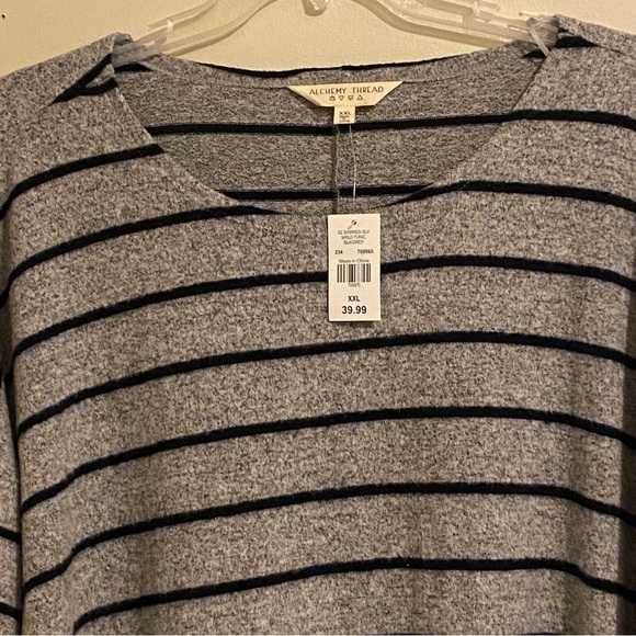 Alchemy Thread Women’s XXL Sweater Top Shirred Sleeve Striped Gray/Black - Picture 3 of 10